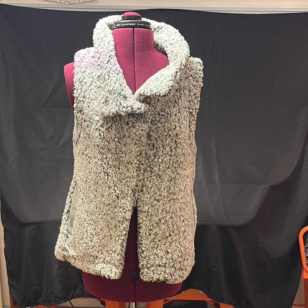 Women's dylan Cozy Sherpa Vest from Evereve Super Cozy!